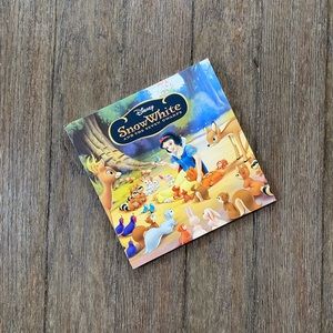 4/$10 Disney Snow White & The Seven Dwarfs Children’s book